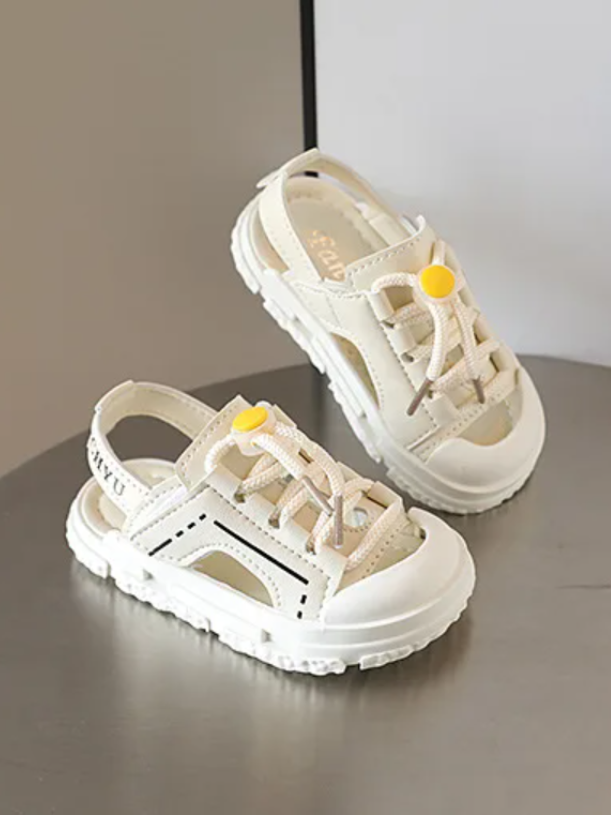 Trendy Girls Athletic-Style Sandals