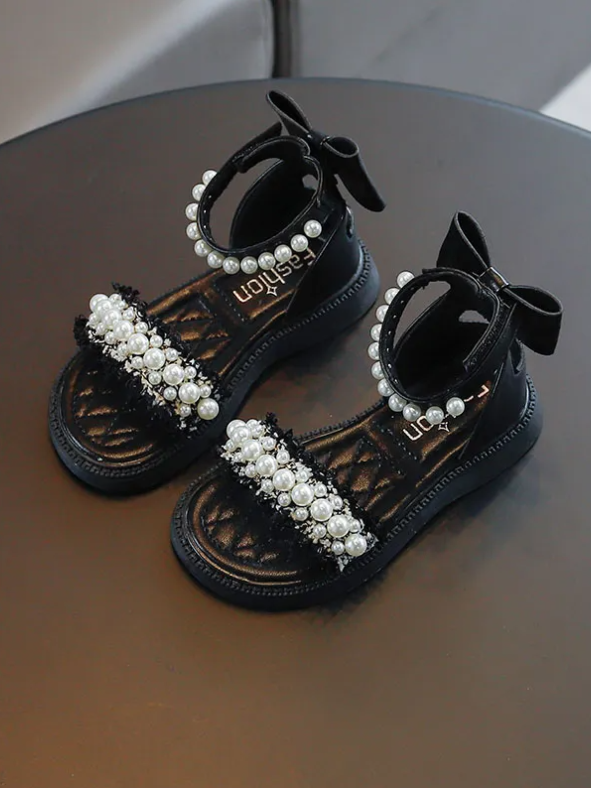 Chic and Stylish Girls' Sandals with Pearl Accents