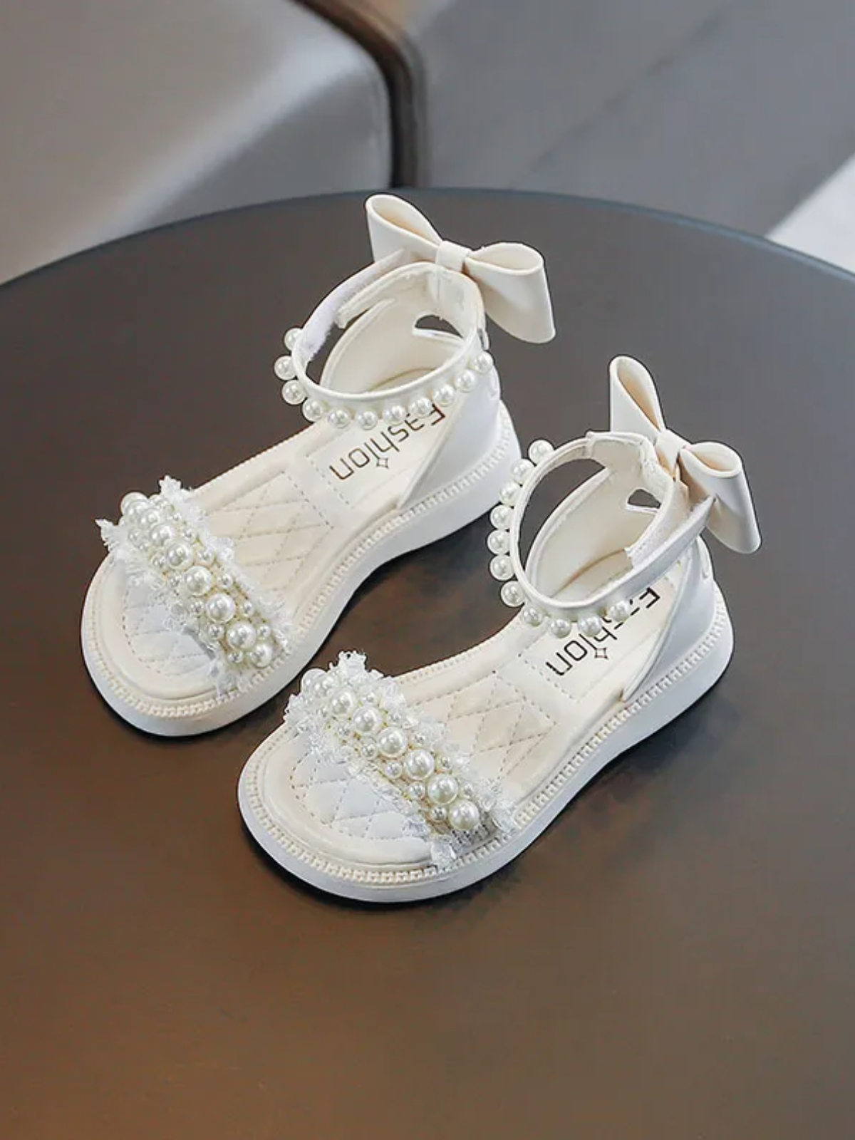 Chic and Stylish Girls' Sandals with Pearl Accents