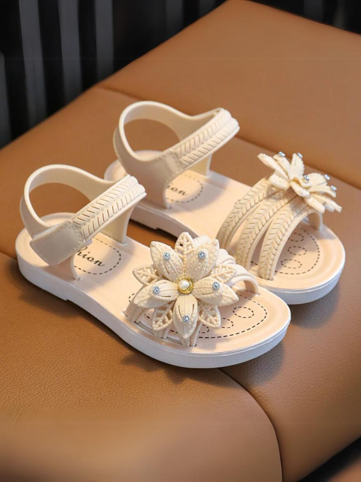 Lovely Girls' Flower Design Sandals - Perfect for Summer