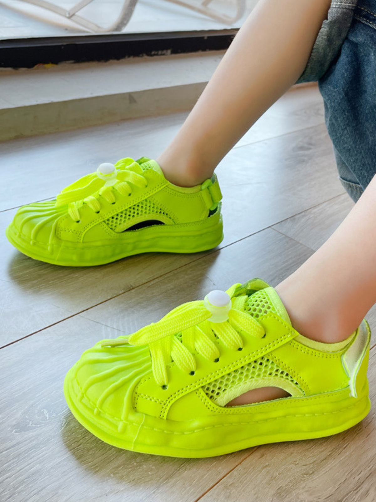 Breeze Walk Mesh Sneakers