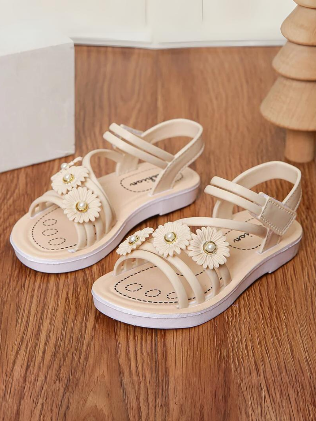 Adorable Girls' Daisy Flower Sandals with Pearl Accents