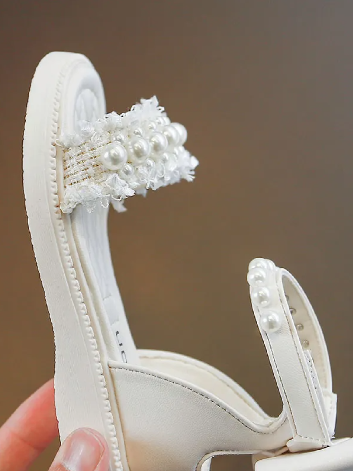Chic and Stylish Girls' Sandals with Pearl Accents