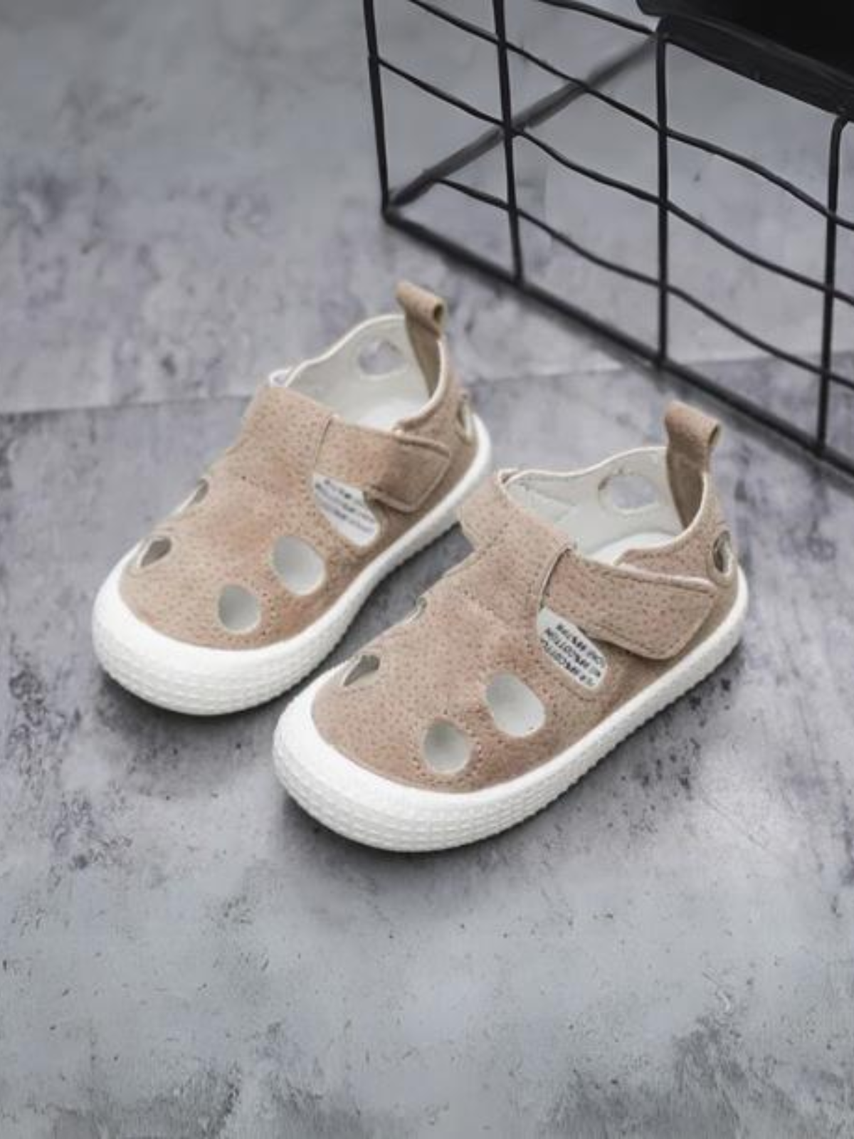 Girls Adorable Polka Dot Sandals